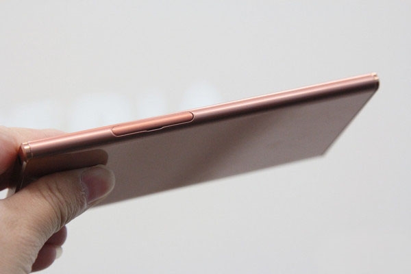 紅銅粉Xperia XZ Premium亮相：迷人魅力-鋒巢網(wǎng)