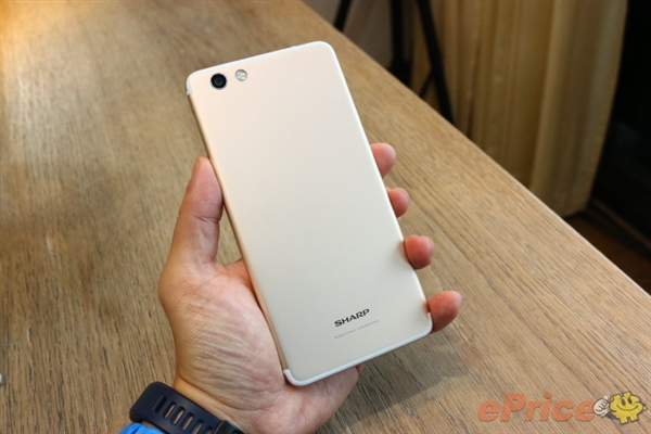 歸中國(guó) 夏普發(fā)布新機(jī)Z3：驍龍652/4G內(nèi)存/3200元-鋒巢網(wǎng)