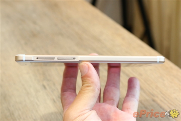 歸中國(guó) 夏普發(fā)布新機(jī)Z3：驍龍652/4G內(nèi)存/3200元-鋒巢網(wǎng)