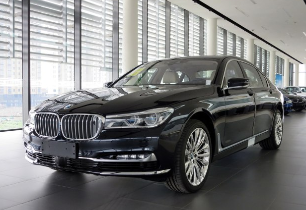 汽車風(fēng)波一波未平一波又起 寶馬機(jī)油泄漏 130輛M760Li被召回-鋒巢網(wǎng)