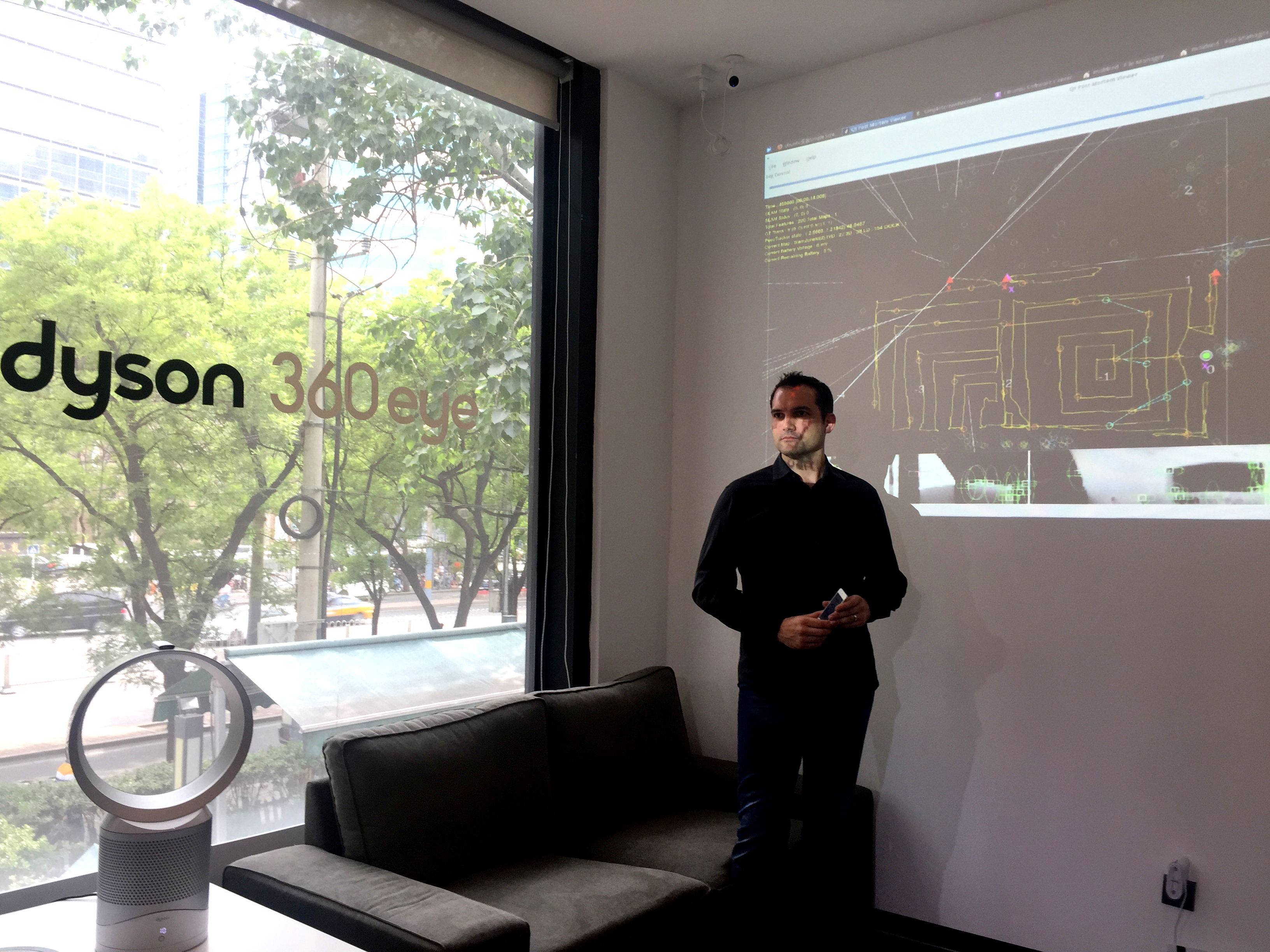 沒(méi)有過(guò)多AI的渲染，戴森推智能吸塵機(jī)器人更加貼近中國(guó)家庭-鋒巢網(wǎng)