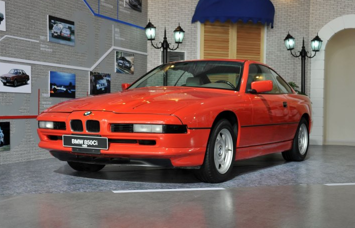 王者歸來:新寶馬8系概念預告圖公布 即將回歸！-鋒巢網(wǎng)