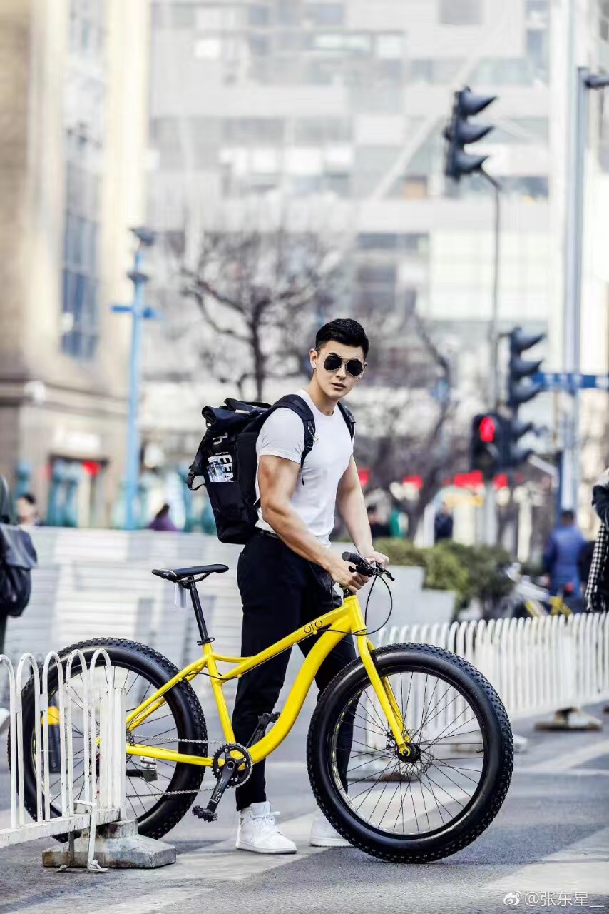 三里屯驚現(xiàn)ofo“坦克”體共享單車：這是誓要碾壓對(duì)手？-鋒巢網(wǎng)