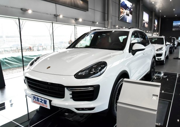 蘭博基尼Urus即將量產(chǎn) 打響與保時(shí)捷Cayenne的未來戰(zhàn)爭-鋒巢網(wǎng)