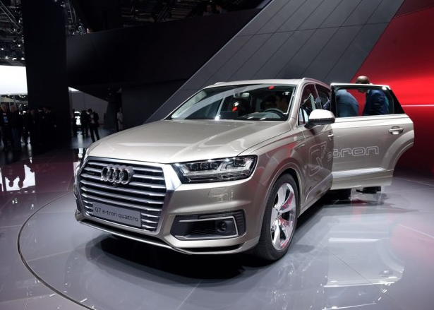 全新混動(dòng)系統(tǒng)奧迪Q7e-tron正式上市，售價(jià)92.88萬元-鋒巢網(wǎng)