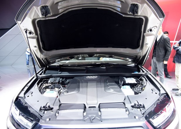 全新混動(dòng)系統(tǒng)奧迪Q7e-tron正式上市，售價(jià)92.88萬元-鋒巢網(wǎng)