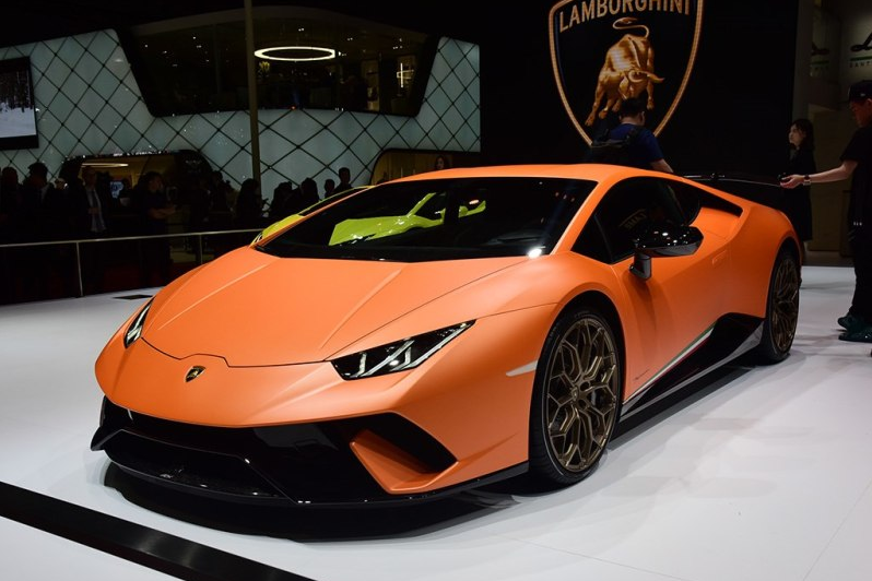 蘭博基尼Huracan Performante敞篷版驚喜亮相街頭，于9月法蘭克福車展正式發(fā)布-鋒巢網(wǎng)