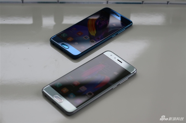 曲線機(jī)身流光四溢 榮耀9真機(jī)現(xiàn)場(chǎng)圖賞-鋒巢網(wǎng)