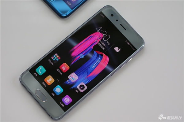 曲線機(jī)身流光四溢 榮耀9真機(jī)現(xiàn)場(chǎng)圖賞-鋒巢網(wǎng)