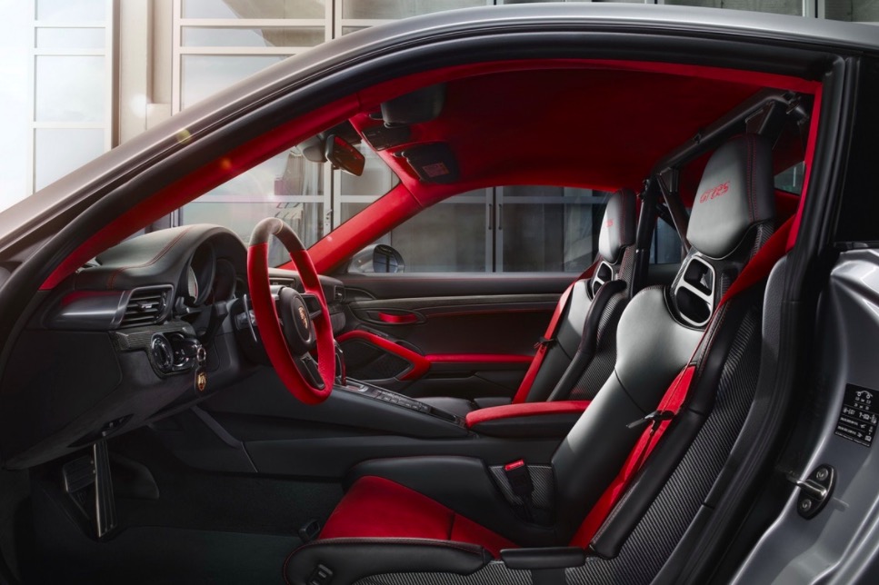 限量1000臺的超跑新作：保時捷2018全新911 GT2 RS登陸-鋒巢網(wǎng)