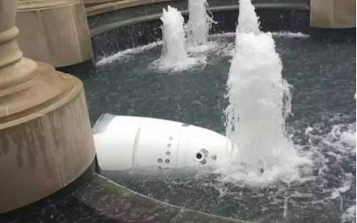 機器人也是有情緒的，華盛頓保安機器人跳池自殺-鋒巢網