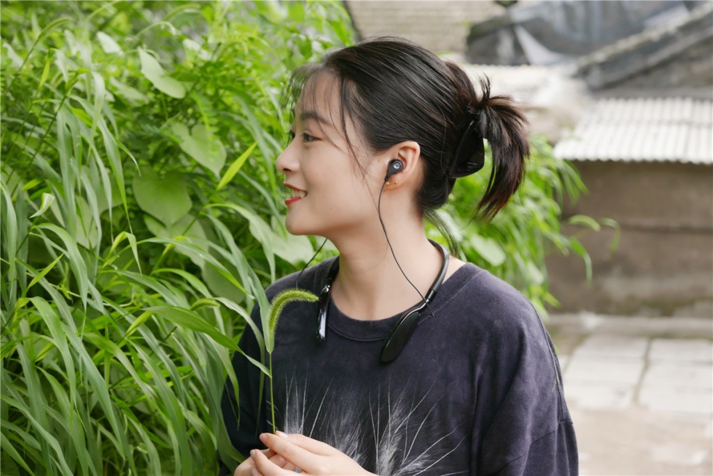 漫步者W360BT藍(lán)牙耳機(jī)體驗(yàn)：舒適的佩戴感和寬松的聽感-鋒巢網(wǎng)