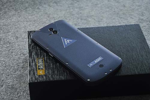 《戰(zhàn)狼2》火的不只有吳京，還有他所使用的AGM手機！-鋒巢網(wǎng)