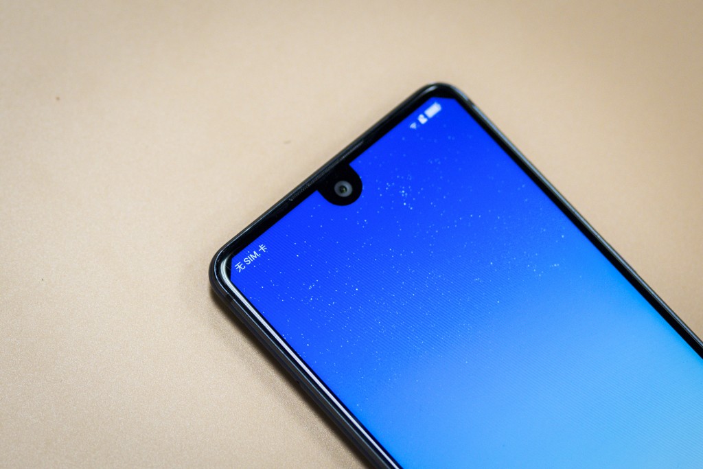 全面屏鼻祖歸來:夏普新旗艦AQUOS S2正式發(fā)布-鋒巢網(wǎng)