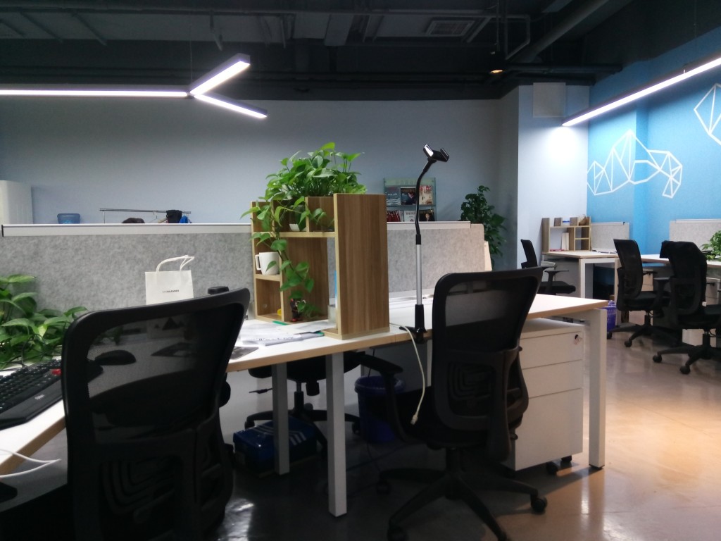 5000mAh大容量電池+雙鏡頭設計 華碩電神4評測-鋒巢網(wǎng)