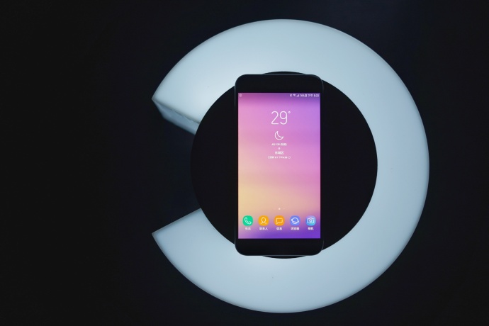 三星發(fā)布Galaxy C8：1999元的P25處理器+雙鏡頭-鋒巢網(wǎng)