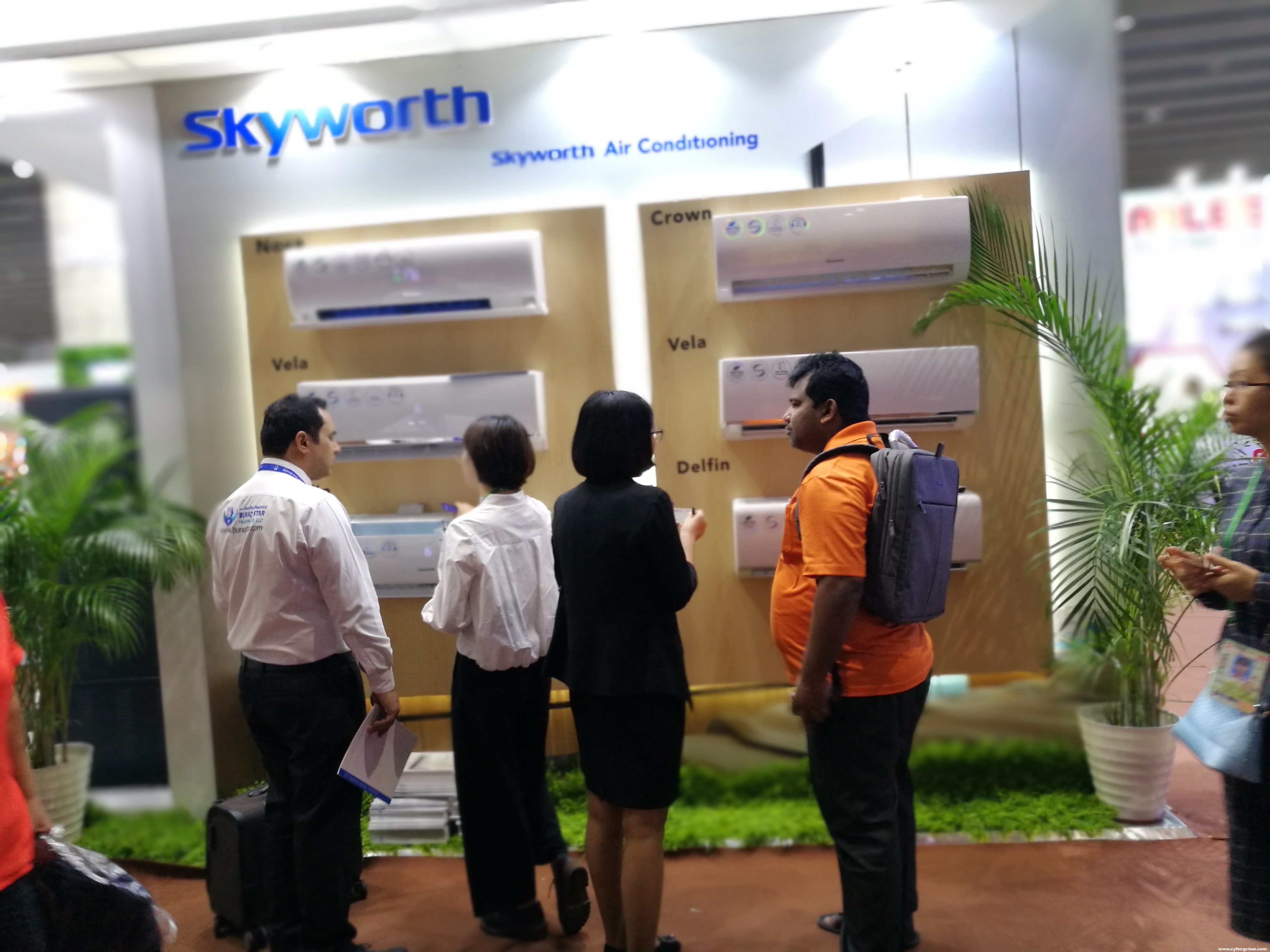 創(chuàng)維攜強(qiáng)大產(chǎn)品陣容亮相廣交會(huì) 為十九大獻(xiàn)禮-鋒巢網(wǎng)