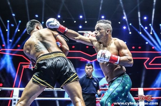 雙十一家電肉搏戰(zhàn)，蘇寧、京東誰(shuí)會(huì)暴揍誰(shuí)？-鋒巢網(wǎng)