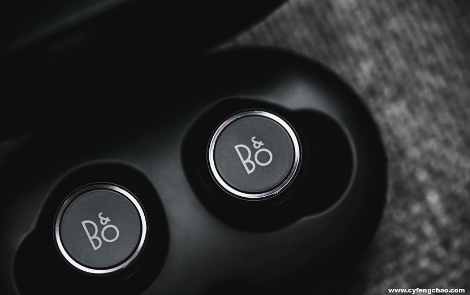酷到炸裂！B&O Play首款無(wú)線耳機(jī)BeoPlay E8上市-鋒巢網(wǎng)