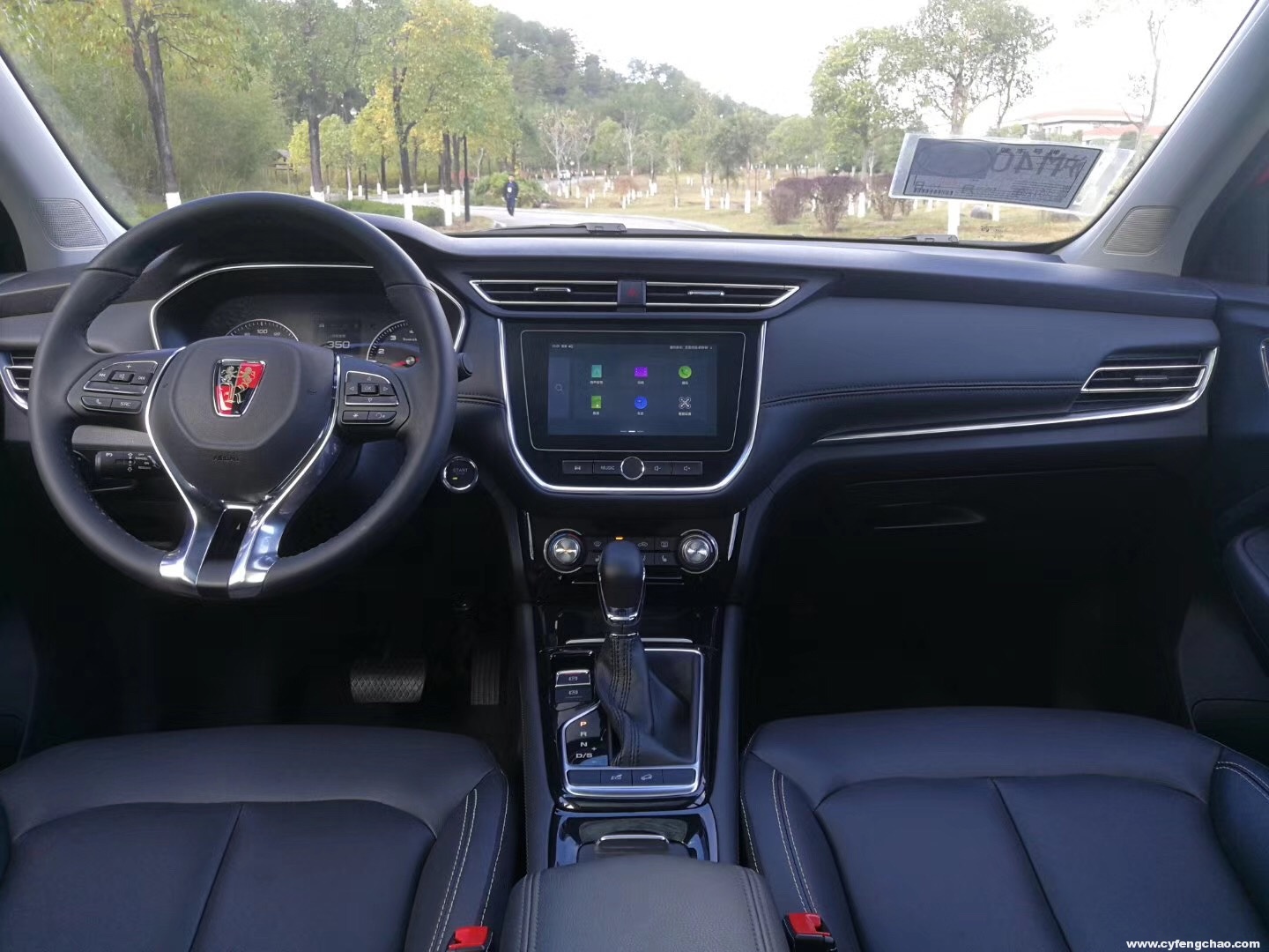 上汽榮威RX3：斗志昂揚(yáng)的斜杠青年！-鋒巢網(wǎng)