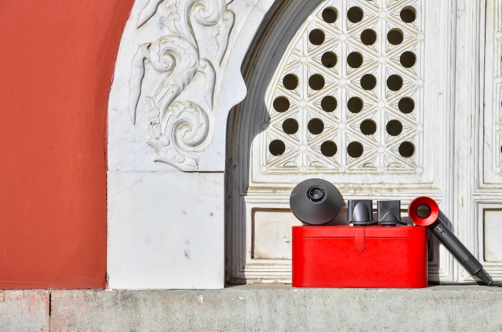 新年煥發(fā)新光彩：戴森 Dyson Supersonic™中國紅吹風機健康新造型-鋒巢網(wǎng)