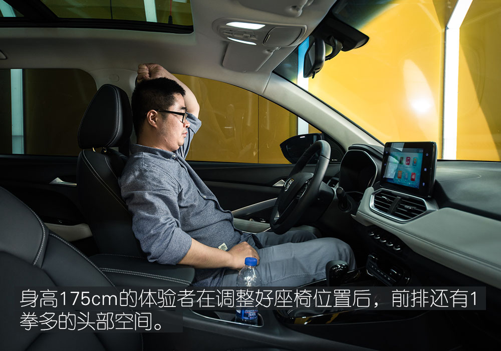 高顏值兼顧實用性 體驗寶駿530-鋒巢網(wǎng)