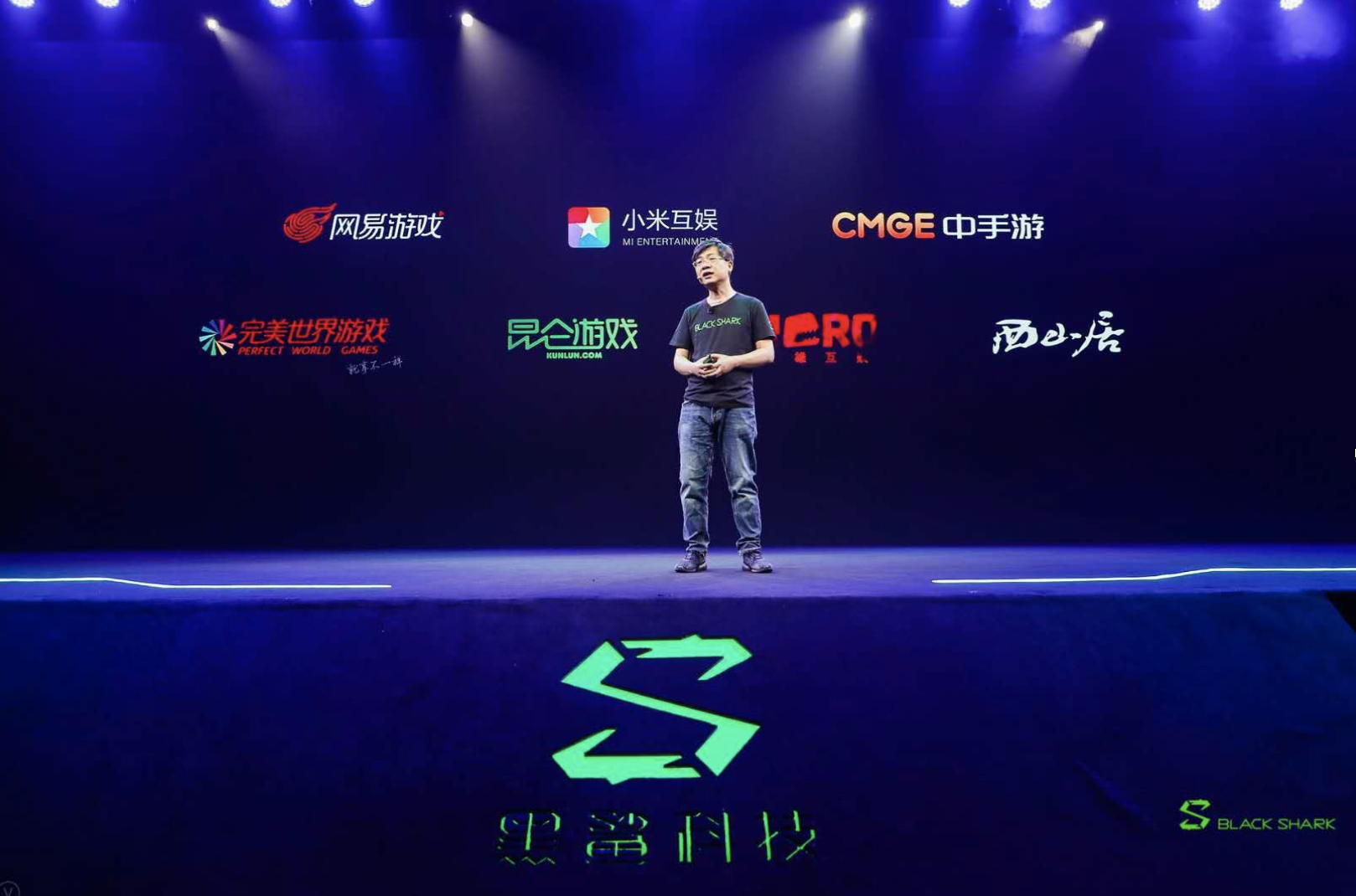 劍走偏鋒，“性能怪獸”黑鯊手機(jī)正式發(fā)布-鋒巢網(wǎng)