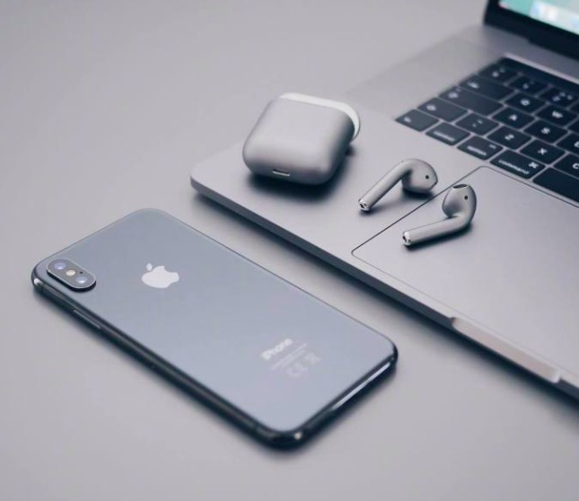 太空灰定制版AirPods ，帶來(lái)獨(dú)特視覺(jué)享受-鋒巢網(wǎng)