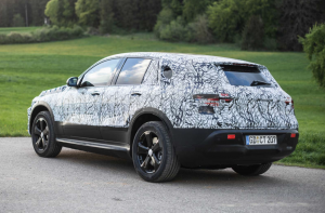 奔馳公布了EQC電動(dòng)SUV原型-鋒巢網(wǎng)