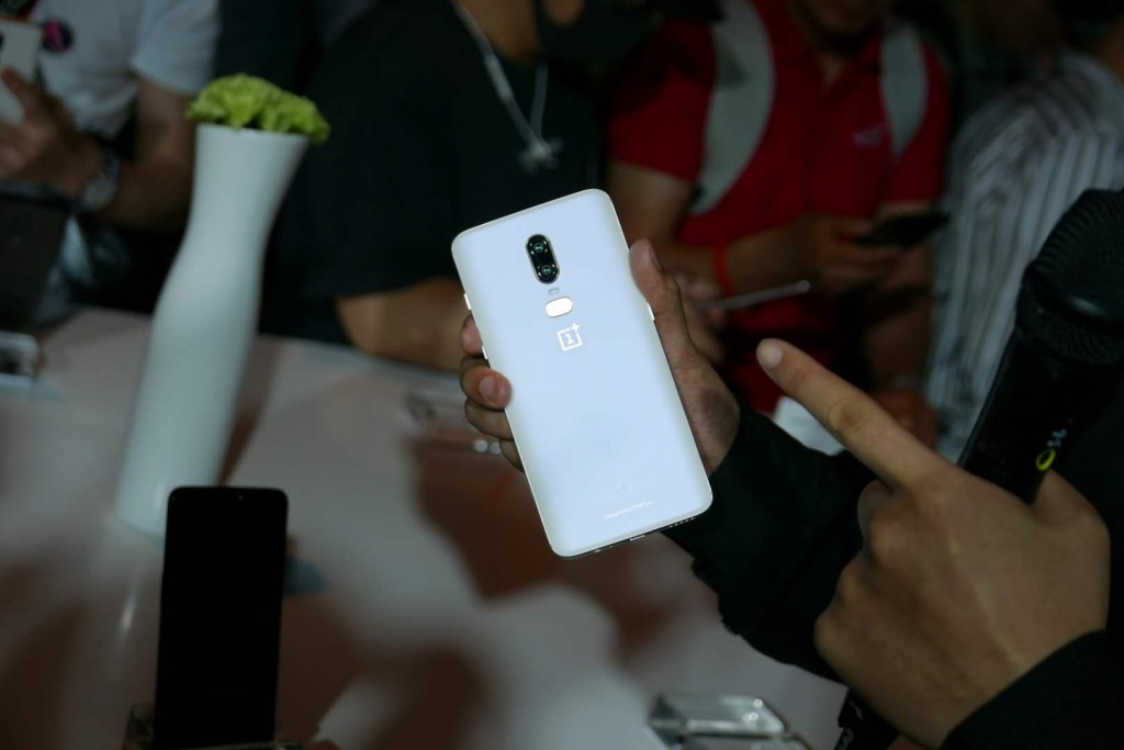 一加6正式發(fā)布：售價3199元起，務(wù)實(shí)但依然“不將就”-鋒巢網(wǎng)