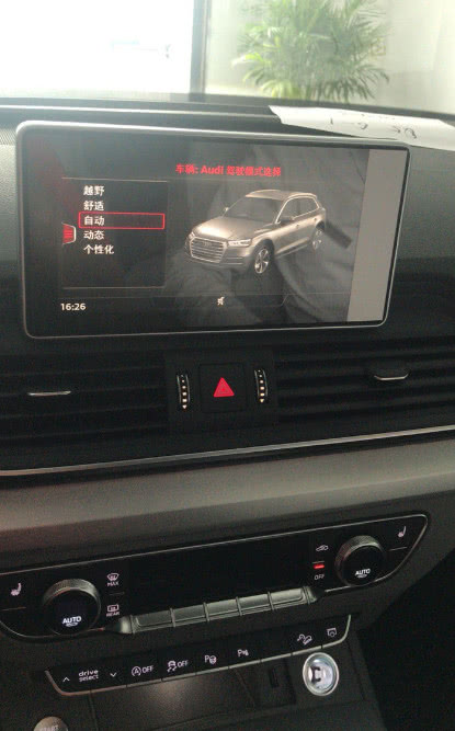 18款?yuàn)W迪Q5到店，售價(jià)曝光，網(wǎng)友：這售價(jià)能把奔馳寶馬打趴下-鋒巢網(wǎng)