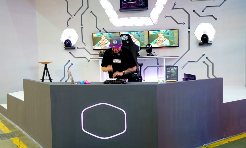 鋒巢網(wǎng)圖文直播| 帶你橫掃2018臺(tái)北電腦展-鋒巢網(wǎng)