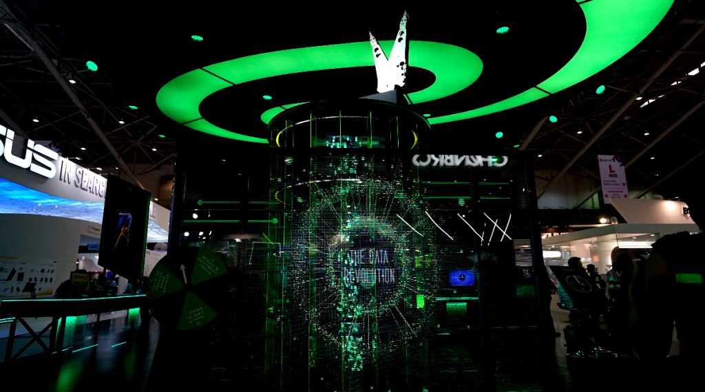 鋒巢網(wǎng)圖文直播| 帶你橫掃2018臺(tái)北電腦展-鋒巢網(wǎng)