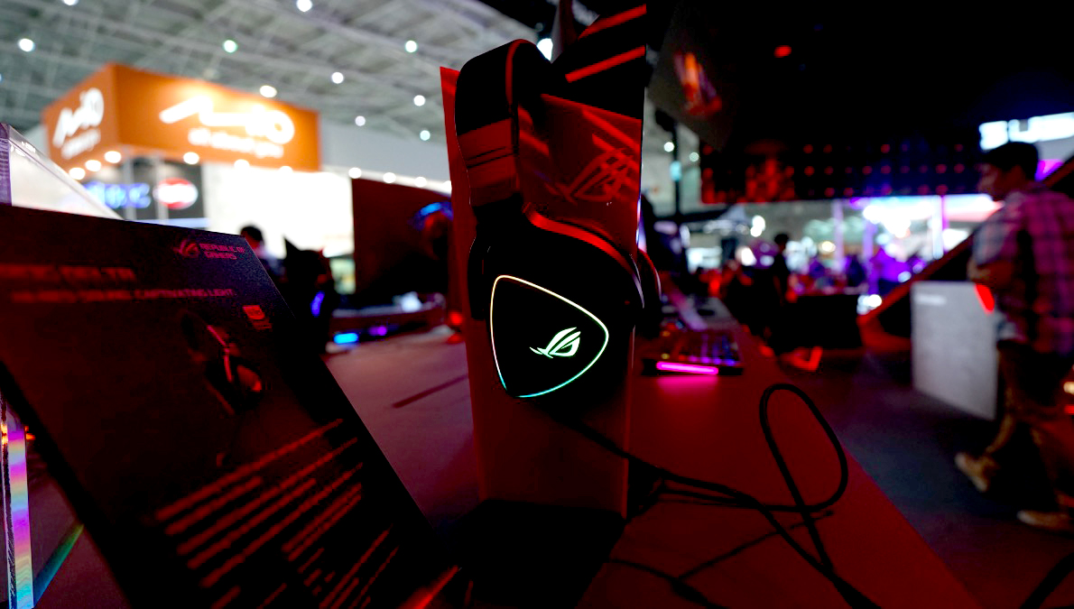 鋒巢網(wǎng)直播| 2018臺北電腦展：只為勇者而生 華碩ROG&靈耀X新品發(fā)布會直播-鋒巢網(wǎng)