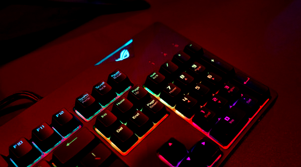 鋒巢網(wǎng)直播| 2018臺北電腦展：只為勇者而生 華碩ROG&靈耀X新品發(fā)布會直播-鋒巢網(wǎng)