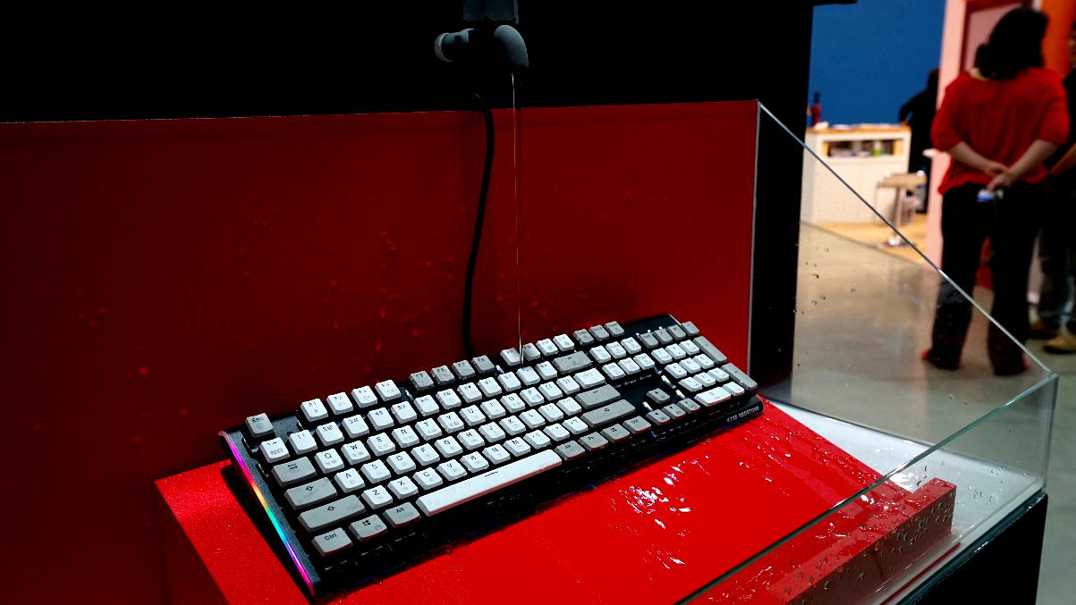 鋒巢網(wǎng)直播| 2018臺北電腦展：只為勇者而生 華碩ROG&靈耀X新品發(fā)布會直播-鋒巢網(wǎng)