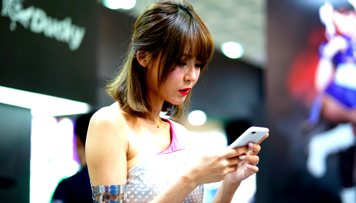 鋒巢網(wǎng)直播| 2018臺北電腦展：只為勇者而生 華碩ROG&靈耀X新品發(fā)布會直播-鋒巢網(wǎng)