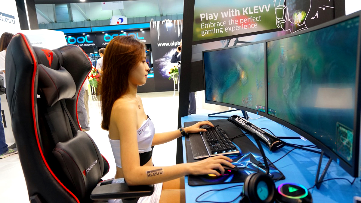 鋒巢網(wǎng)直播| 2018臺北電腦展：只為勇者而生 華碩ROG&靈耀X新品發(fā)布會直播-鋒巢網(wǎng)