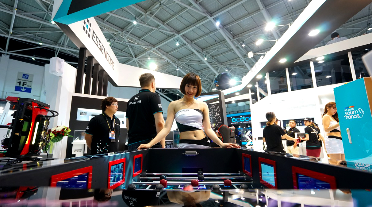 鋒巢網(wǎng)直播| 2018臺北電腦展：只為勇者而生 華碩ROG&靈耀X新品發(fā)布會直播-鋒巢網(wǎng)