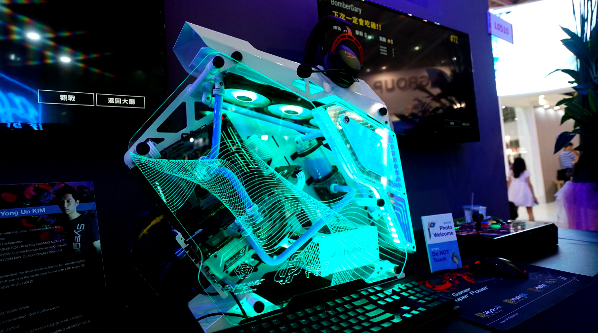 鋒巢網(wǎng)直播| 2018臺北電腦展：只為勇者而生 華碩ROG&靈耀X新品發(fā)布會直播-鋒巢網(wǎng)