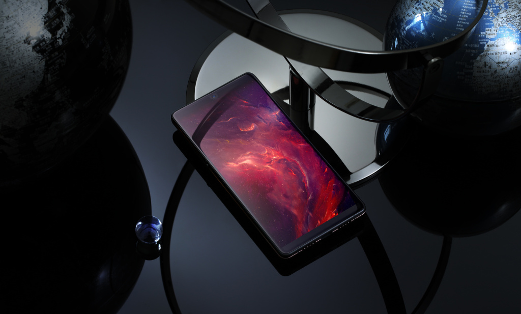 羅永浩直播聊三匹黑馬，全新8G+512G版堅(jiān)果R1今日發(fā)售-鋒巢網(wǎng)