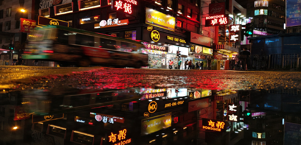 羅永浩直播聊三匹黑馬，全新8G+512G版堅(jiān)果R1今日發(fā)售-鋒巢網(wǎng)