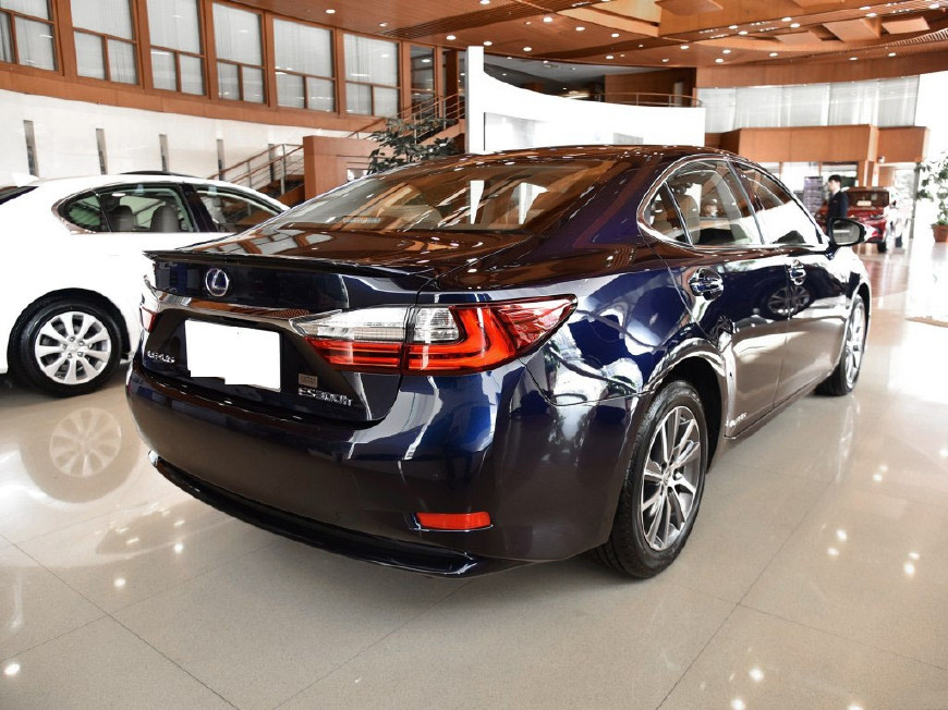 新版雷克薩斯ES亮相  寶馬5系涼涼-鋒巢網(wǎng)