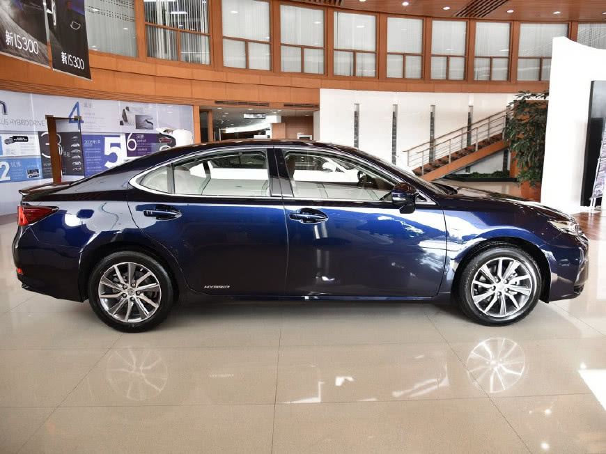 新版雷克薩斯ES亮相  寶馬5系涼涼-鋒巢網(wǎng)