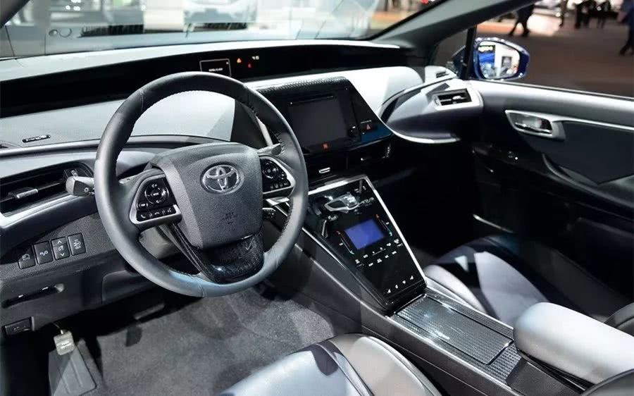豐田的Mirai不燒一滴油不耗一度電？-鋒巢網(wǎng)
