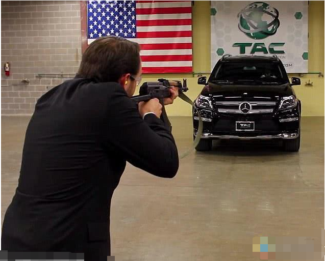 200萬防彈奔馳多牛，托住你的下巴！-鋒巢網(wǎng)