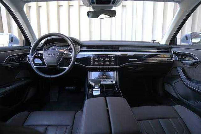 全新奧迪A8百公里加速僅需5.7秒，尾燈氣場(chǎng)十足！-鋒巢網(wǎng)