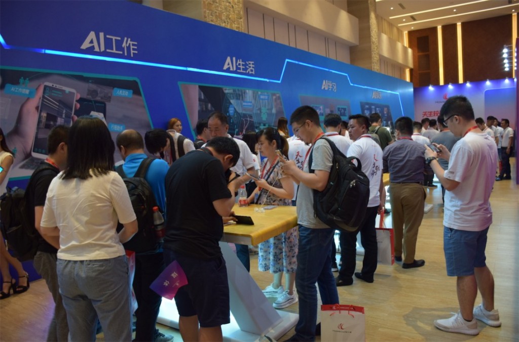 入眼情迷，入手心動(dòng)！匯威AICALL V9于6月24日在長城發(fā)布-鋒巢網(wǎng)