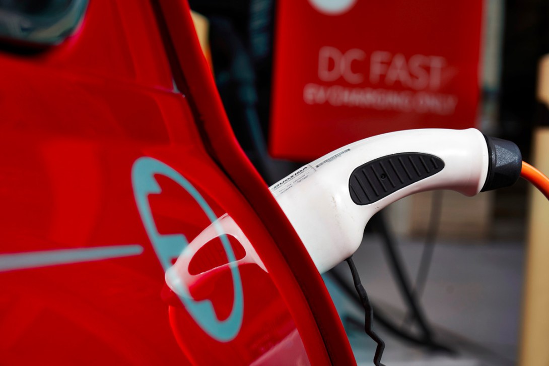 復(fù)古經(jīng)典——電能驅(qū)動1959 Mini Cooper！-鋒巢網(wǎng)