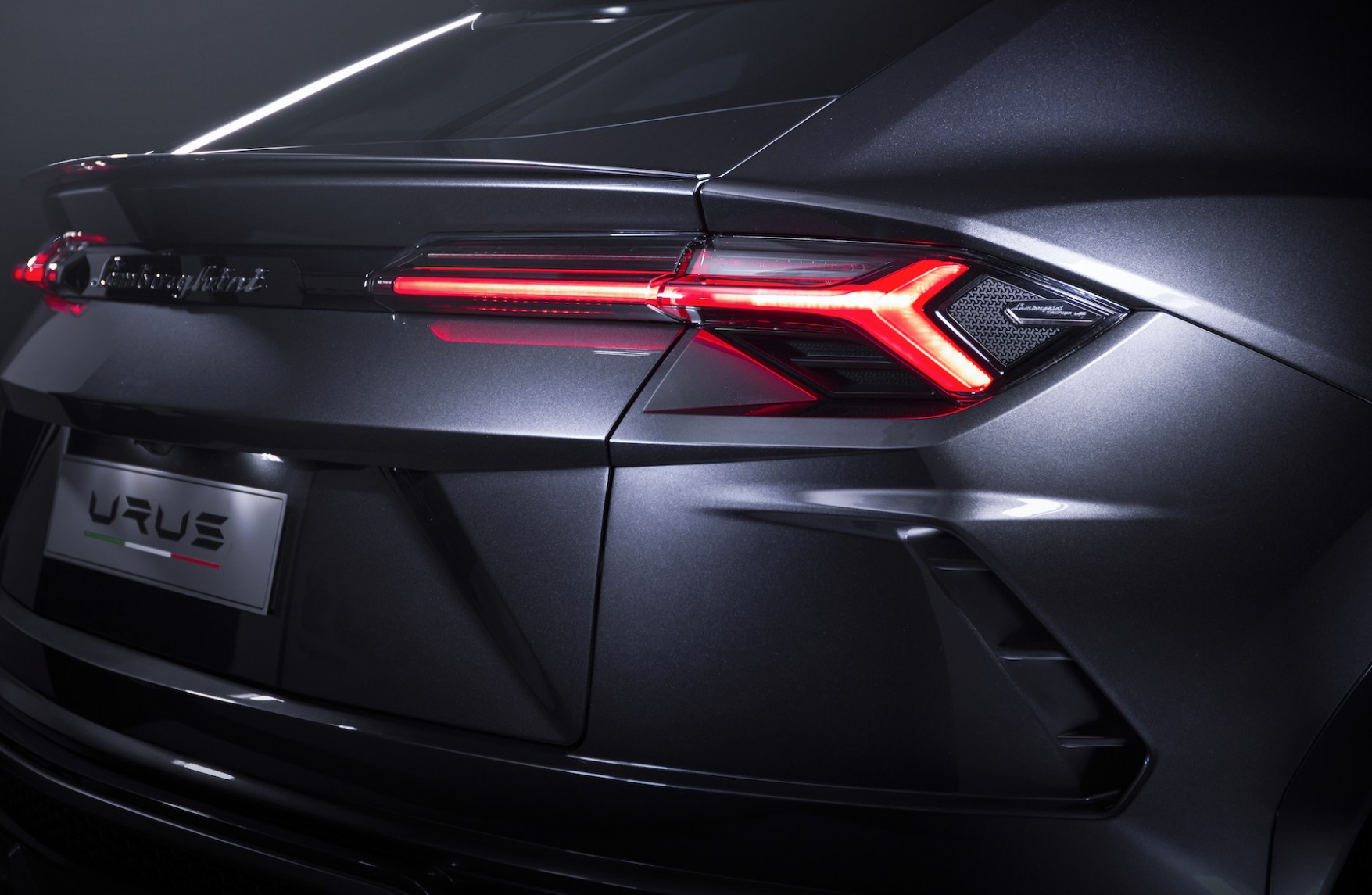 事隔30載之夢(mèng)幻Lamborghini Urus超級(jí)SUV，香港首次亮相！-鋒巢網(wǎng)